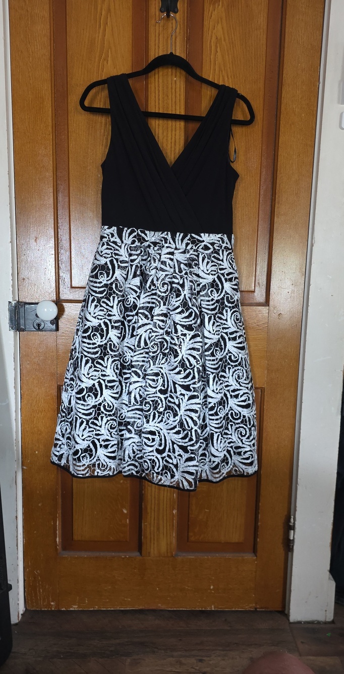 Roz & Ali Black Bodice White Floral Lace Midi Dress
